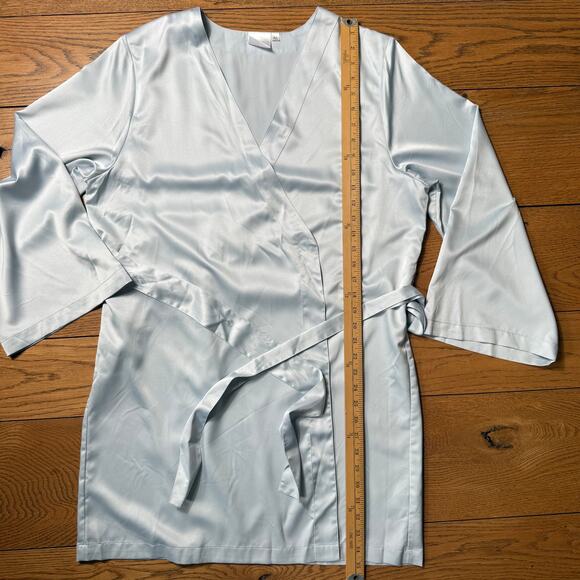 Plum Pretty Sugar Satin Robe SZ M/L Ice Blue Bridal Sexy Wrap Bathrobe Lounge - Picture 5 of 5